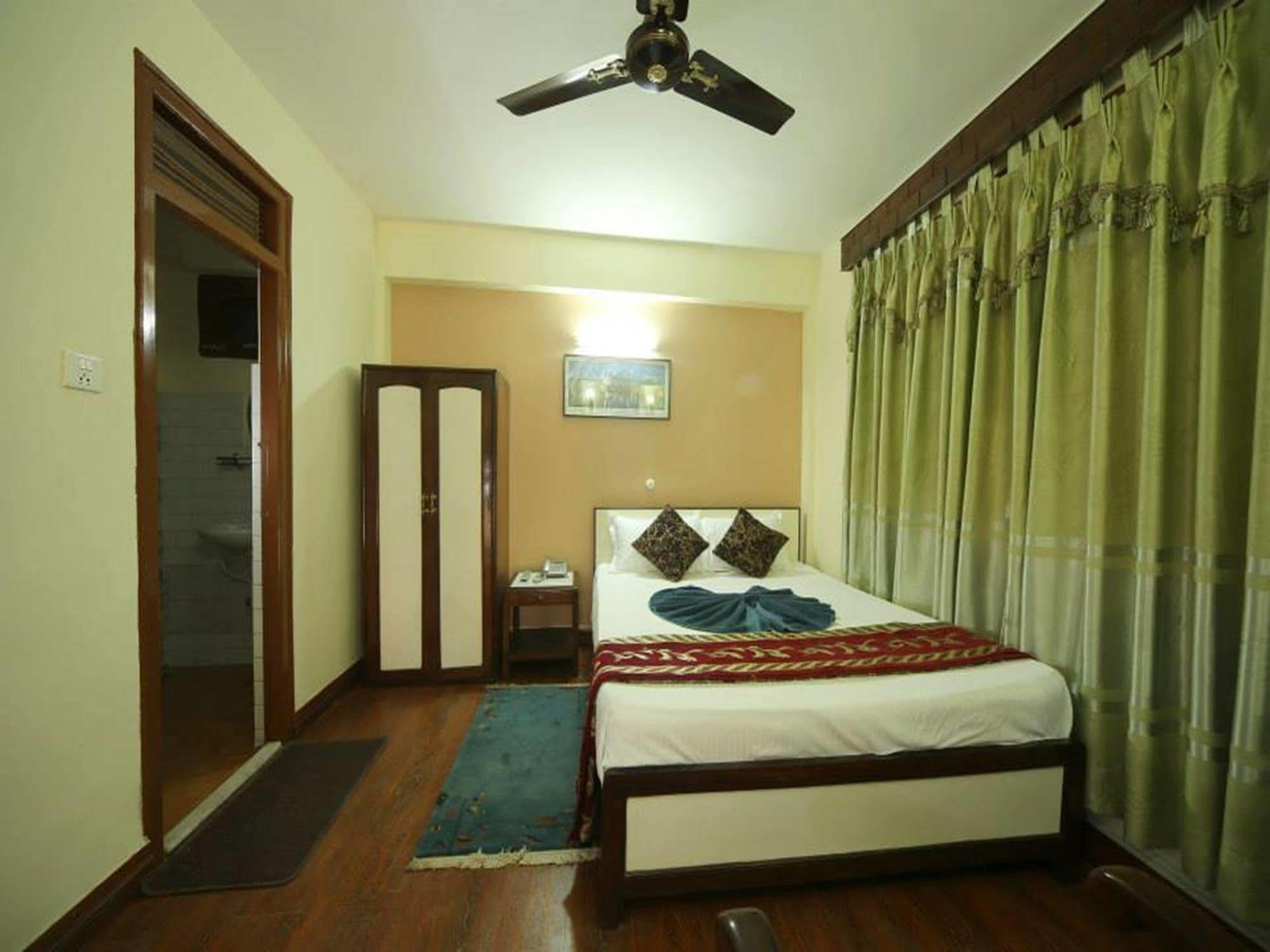 Hotel Pleasure Home Katmandou Extérieur photo