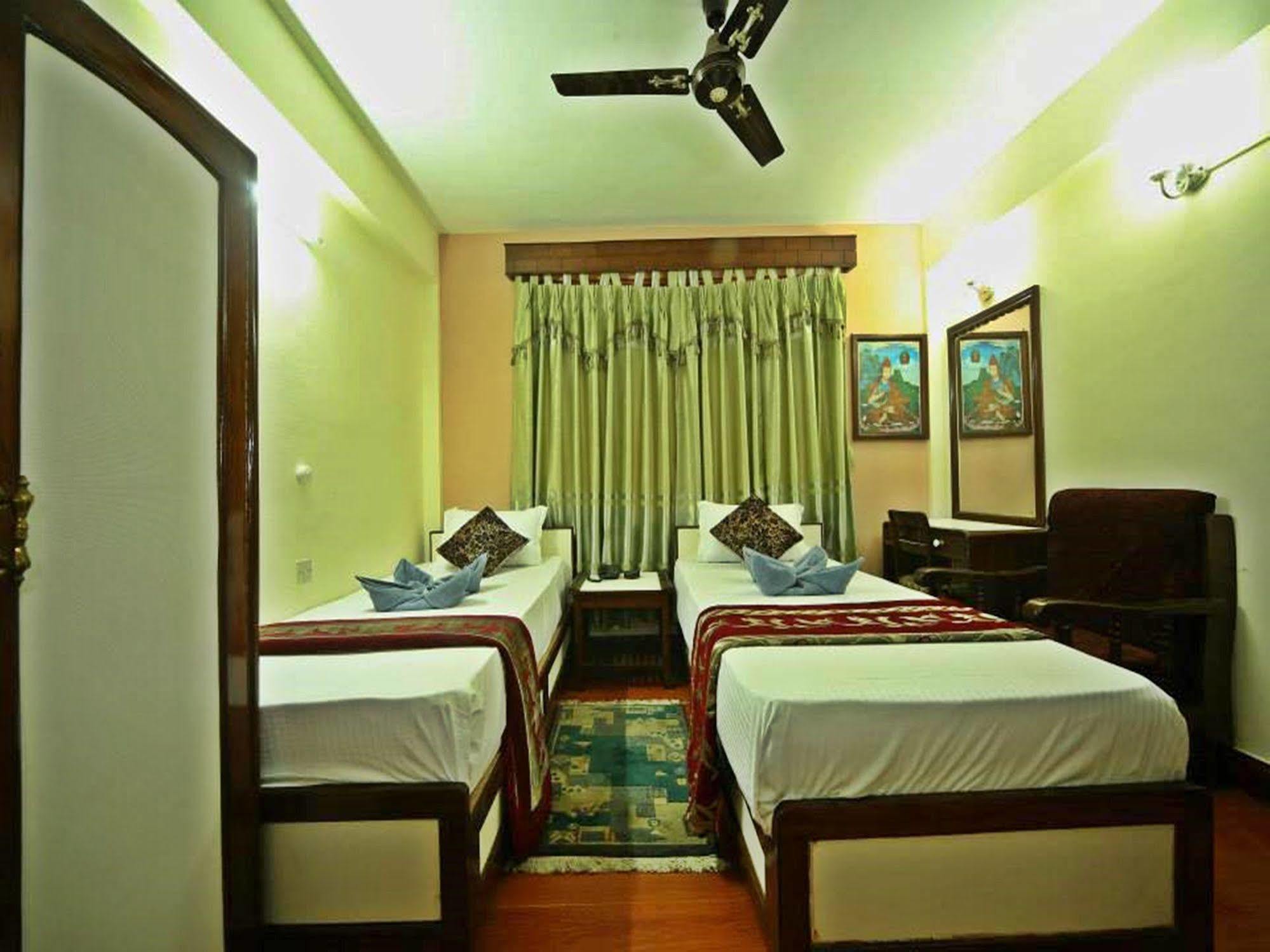 Hotel Pleasure Home Katmandou Extérieur photo