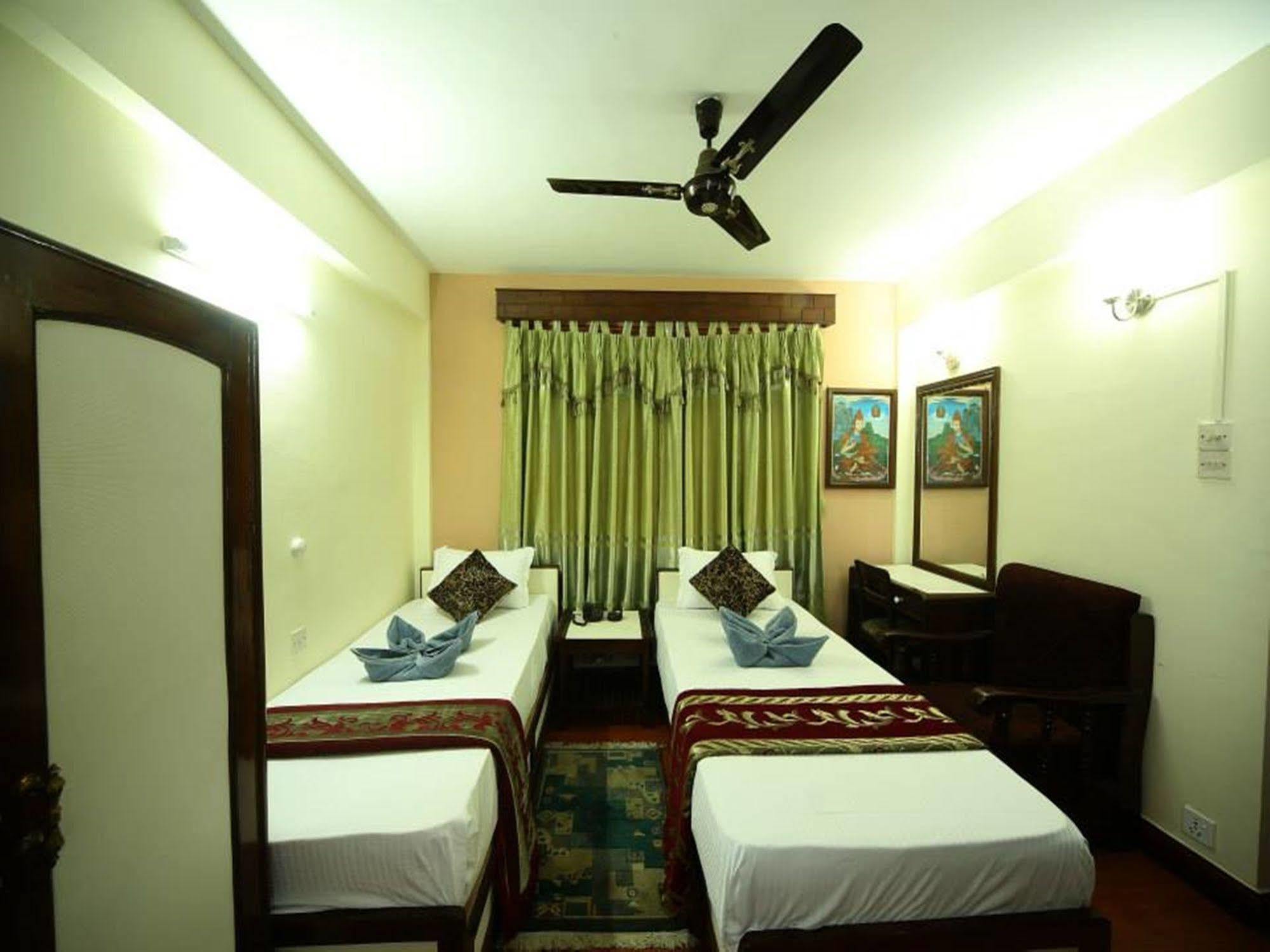 Hotel Pleasure Home Katmandou Extérieur photo