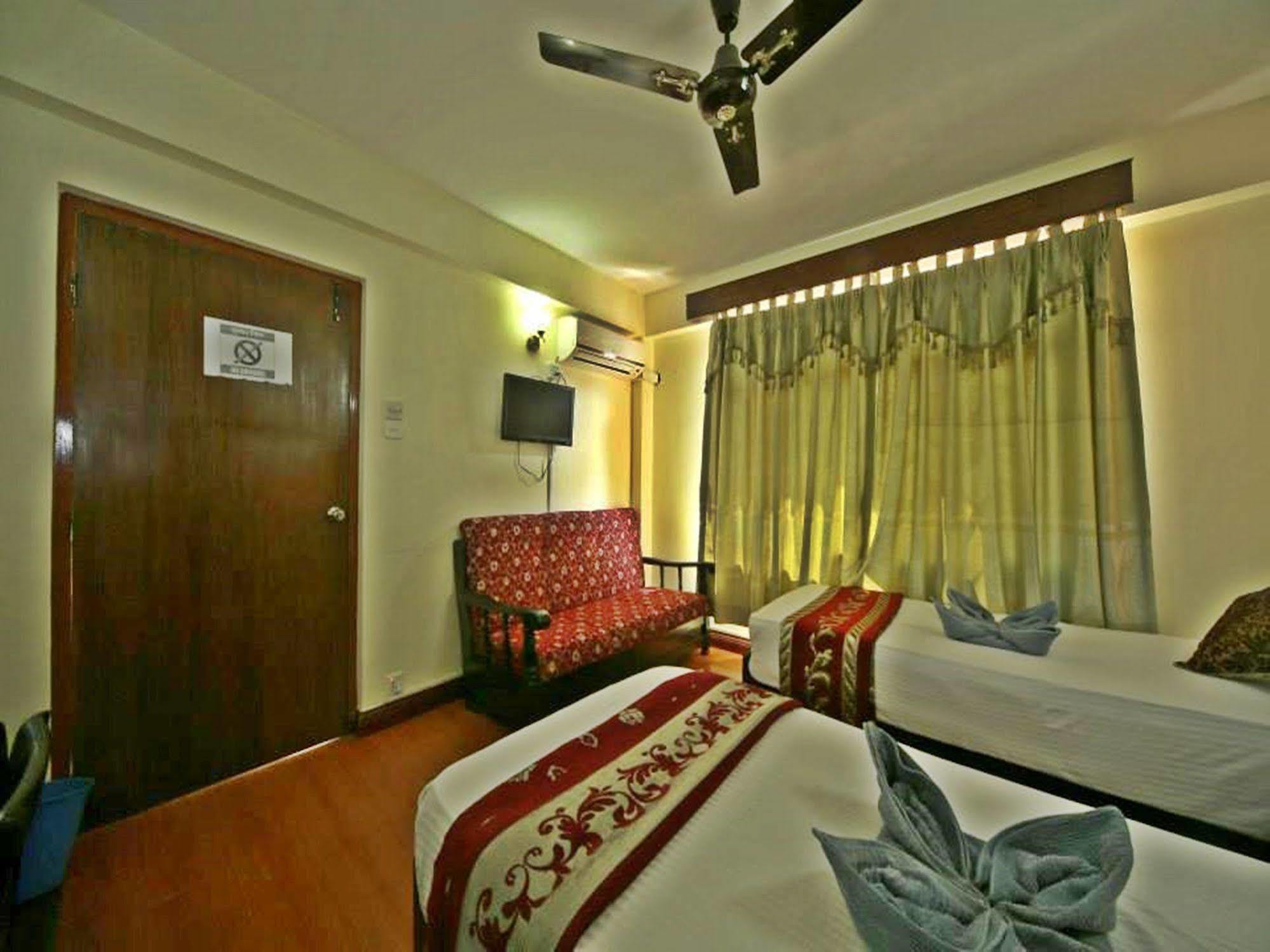 Hotel Pleasure Home Katmandou Extérieur photo