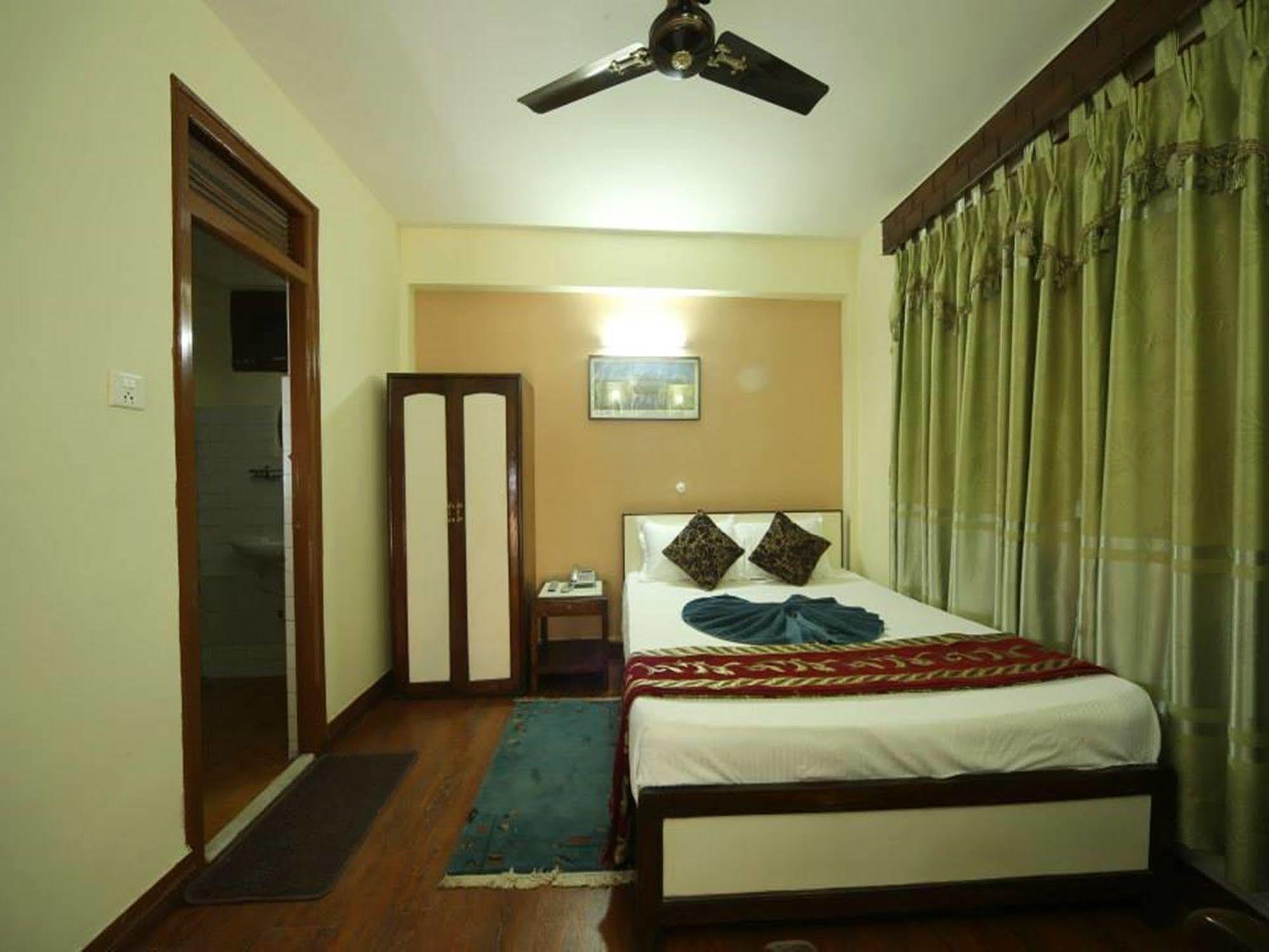 Hotel Pleasure Home Katmandou Extérieur photo